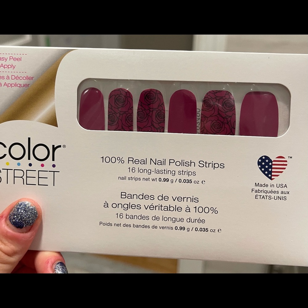 Color Street 100% Stick on Nails